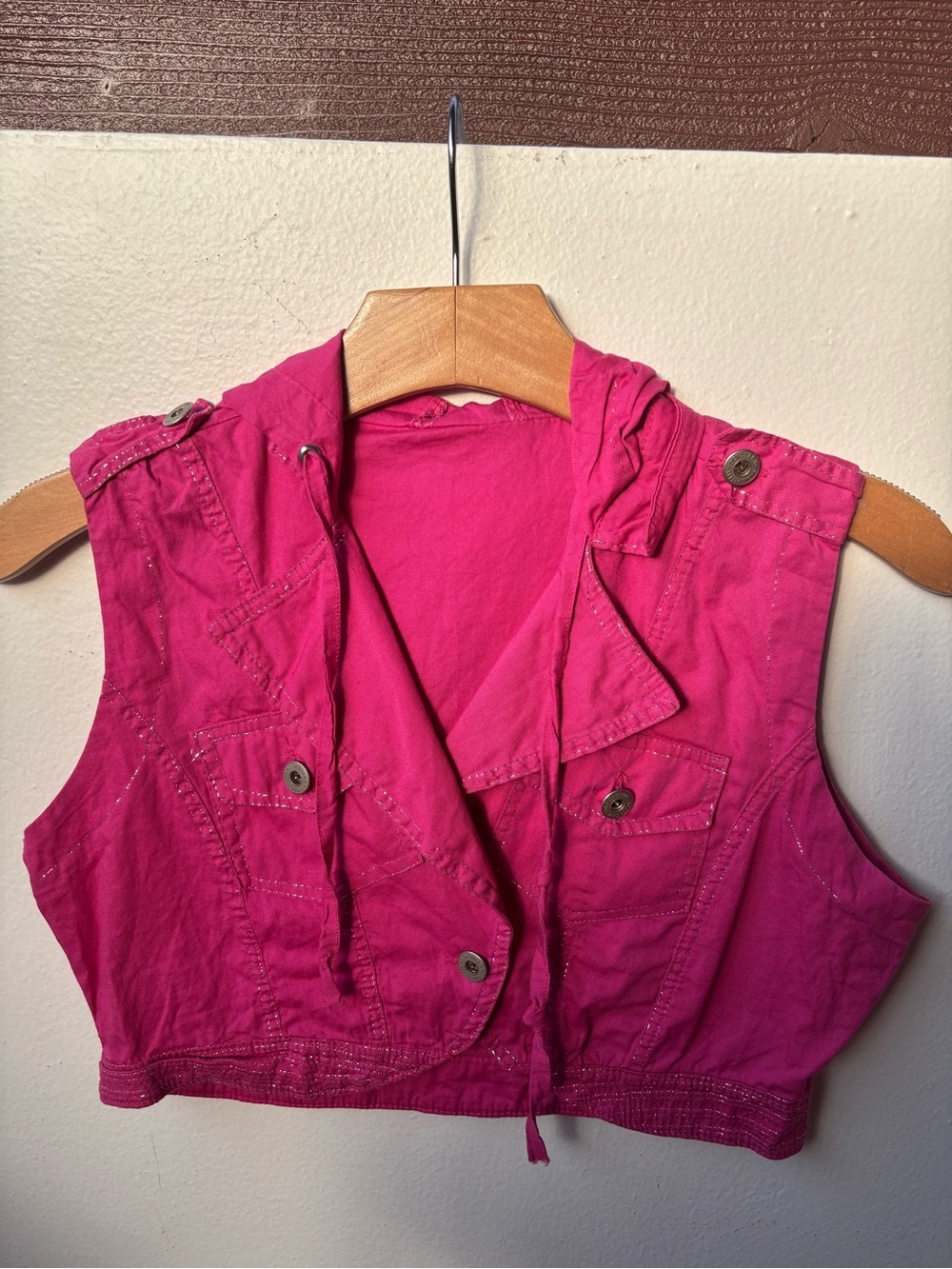Y2K pink cropped sleeveless utility vest featuring a hooded collar.
